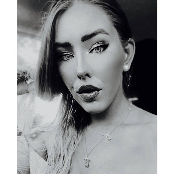 Poshmark profile picture for @retrospective